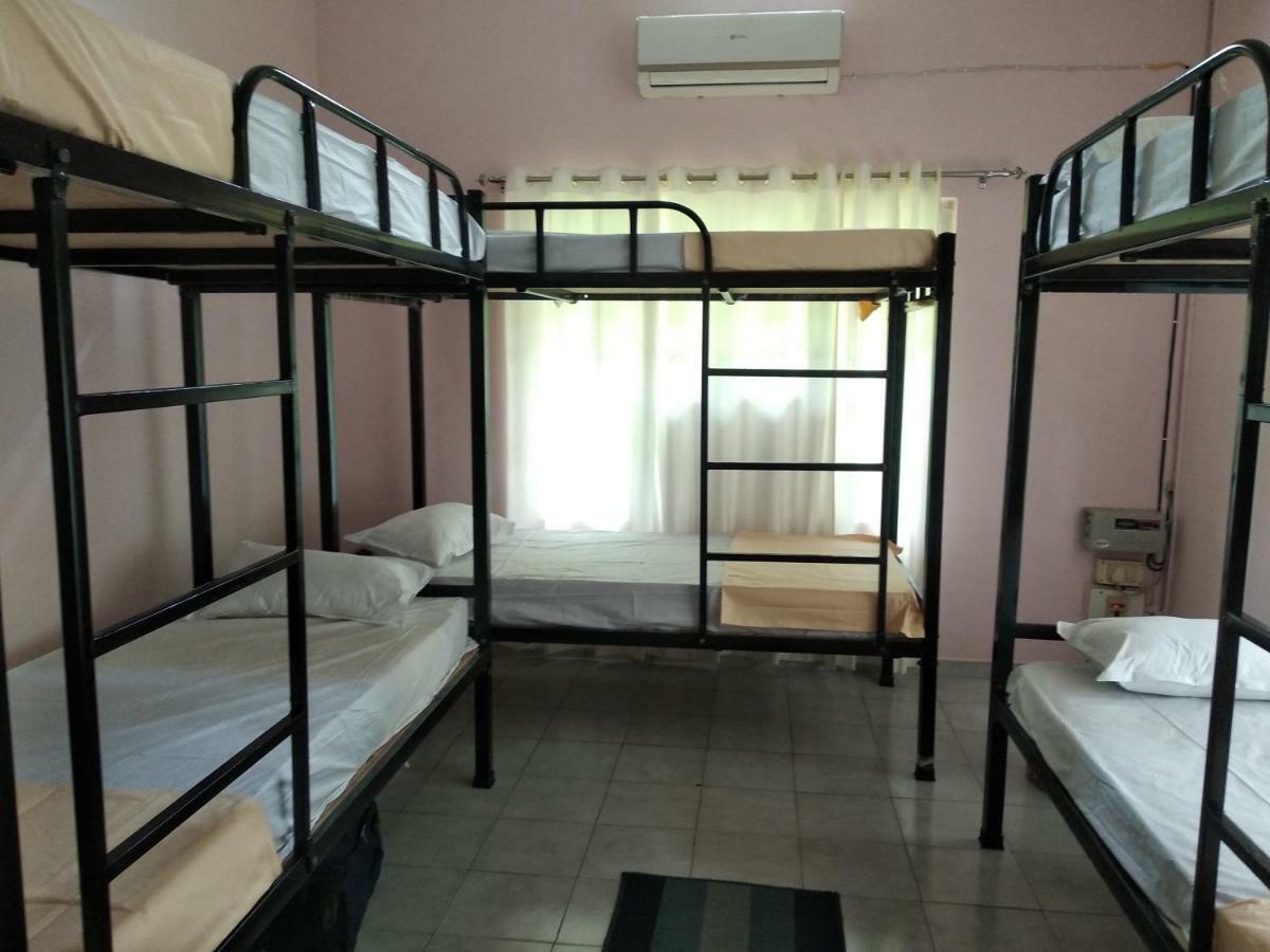 Gibbon Backpackers Hostel Гувахати Екстериор снимка