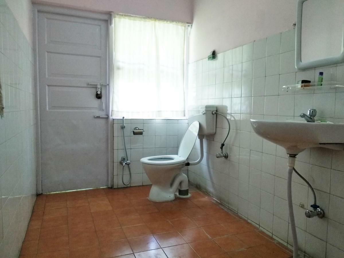 Gibbon Backpackers Hostel Гувахати Екстериор снимка