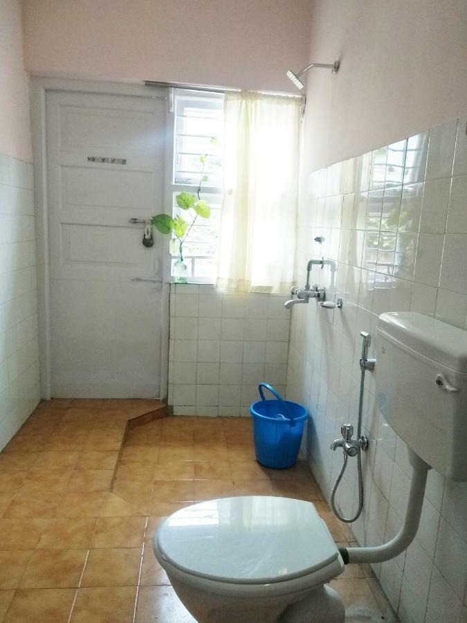 Gibbon Backpackers Hostel Гувахати Екстериор снимка
