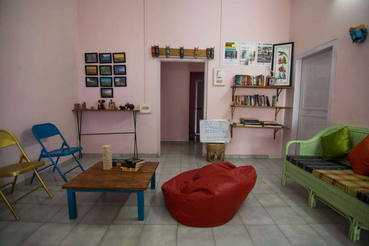 Gibbon Backpackers Hostel Гувахати Екстериор снимка