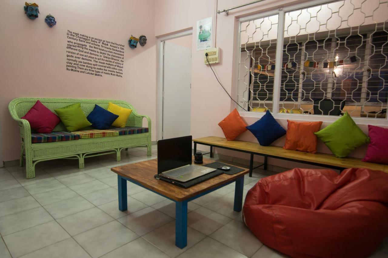 Gibbon Backpackers Hostel Гувахати Екстериор снимка