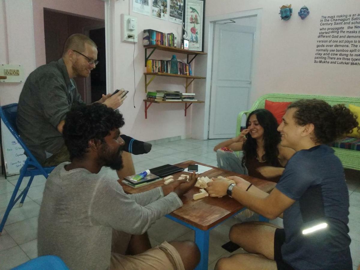 Gibbon Backpackers Hostel Гувахати Екстериор снимка
