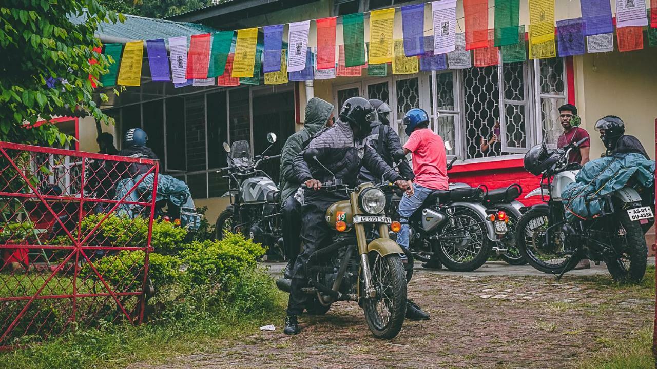 Gibbon Backpackers Hostel Гувахати Екстериор снимка