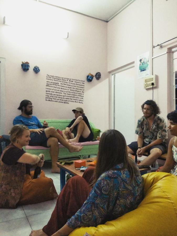 Gibbon Backpackers Hostel Гувахати Екстериор снимка