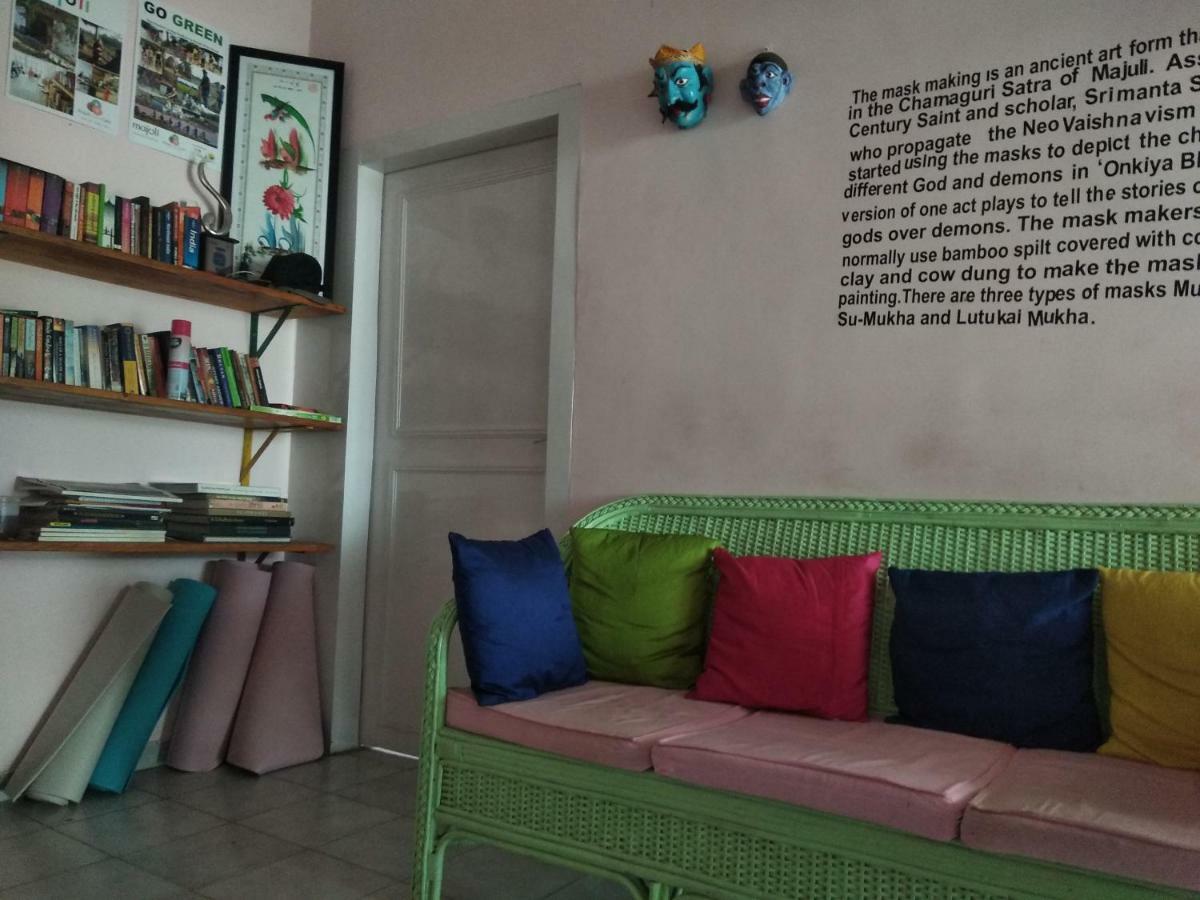 Gibbon Backpackers Hostel Гувахати Екстериор снимка