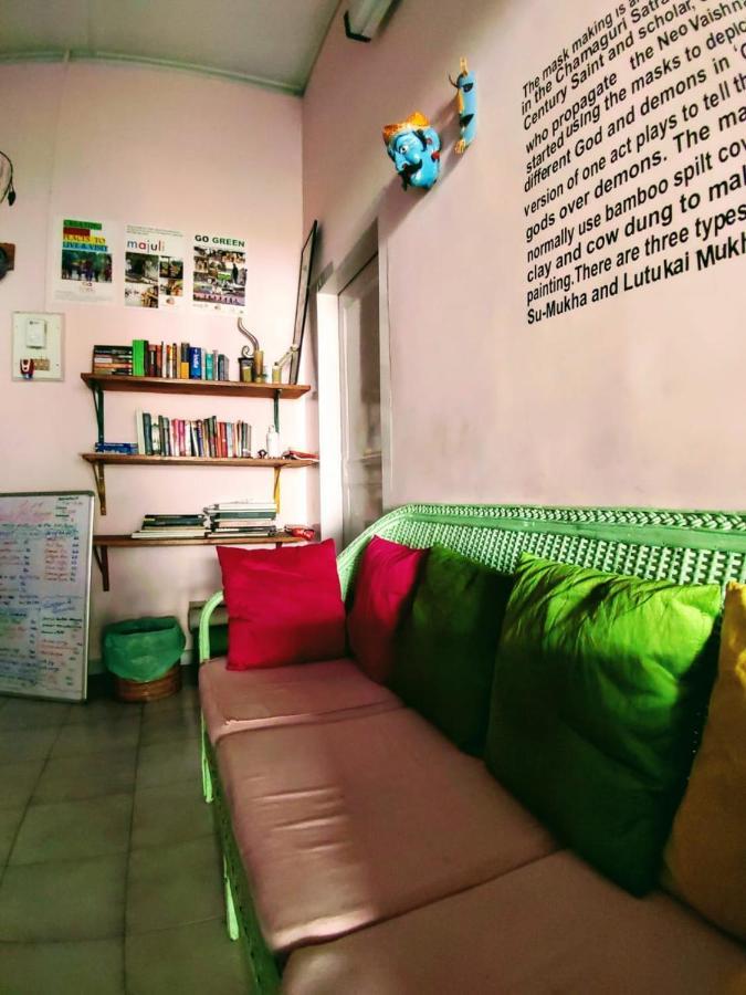Gibbon Backpackers Hostel Гувахати Екстериор снимка