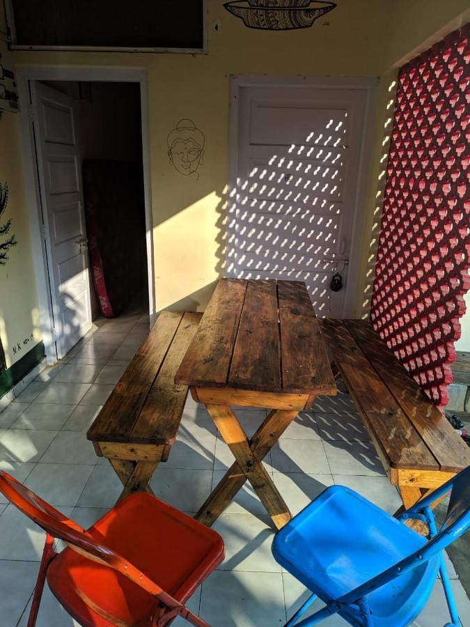 Gibbon Backpackers Hostel Гувахати Екстериор снимка